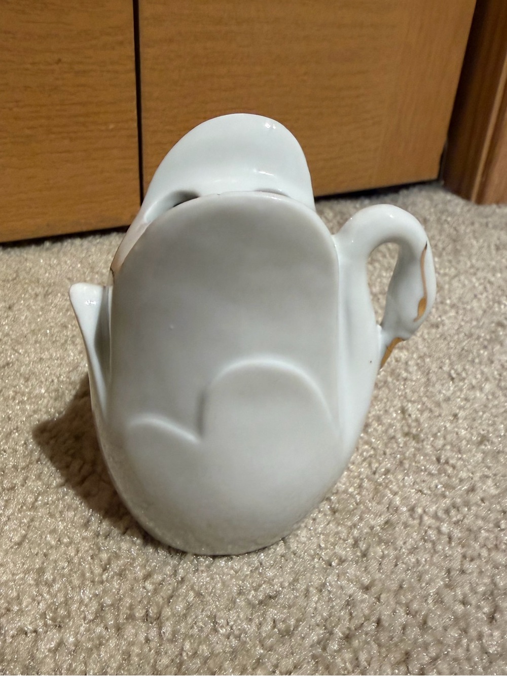 Vintage white ceramic swan toothbrush holder